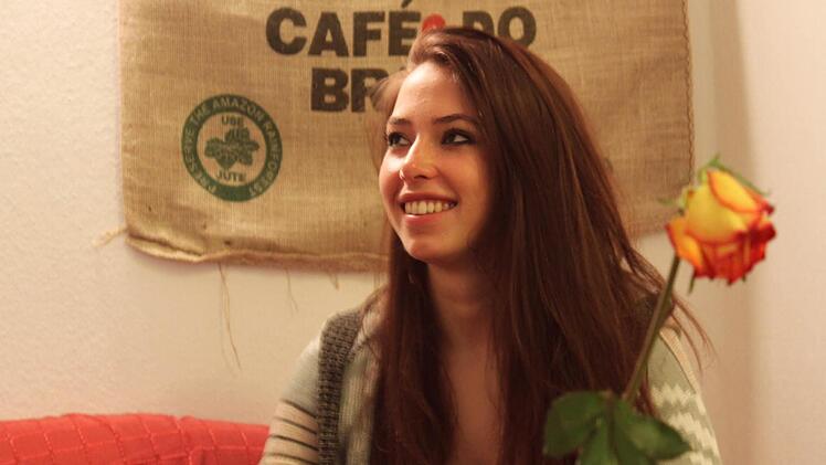 Wieder zurück auf der eigenen Couch. In Mexiko machte die 21-jährige Studentin Nikita durchweg gute Erfahrungen beim Couchsurfen. Mit manchen ihrer Gastgeber ist sie noch heute befreundet. Fotos: Franziska Klemenz