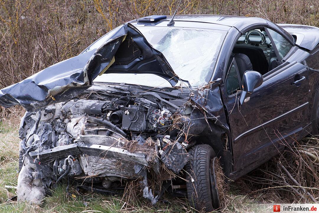 Bei einem schweren Verkerhrsunfall in Gunzenhausen haben sich vier Menschen teilweise schwer verletzt.