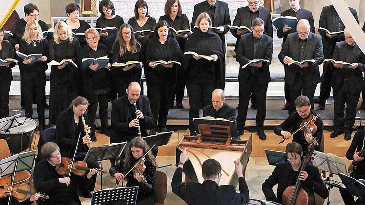 Der Chor präsentiert sich musikalisch von seiner besten Seite.
