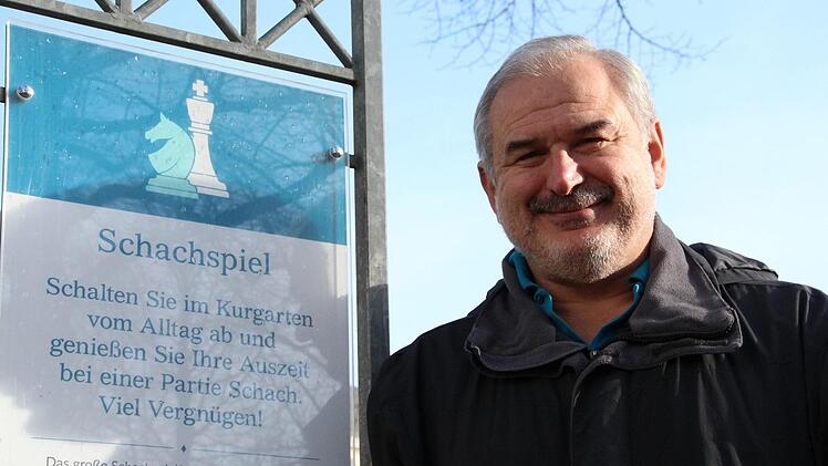 Ein passionierter Schachspieler ist Dr. Hans-Joachim Hofstetter. Zum großen Turnier in Bad Kissingen geht es aber nicht in den Kurgarten, sondern ab Samstag ins Hotel Astoria.Jürgen Schmitt