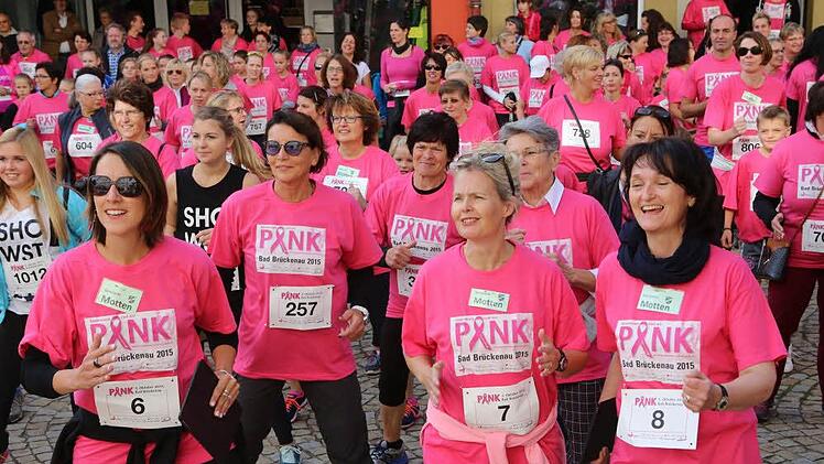 Pinklauf gegen Krebs: Die Veranstaltung in Bad Br&uuml;ckenau w&auml;chst  jedes Jahr.Barbara Herbst/Archiv