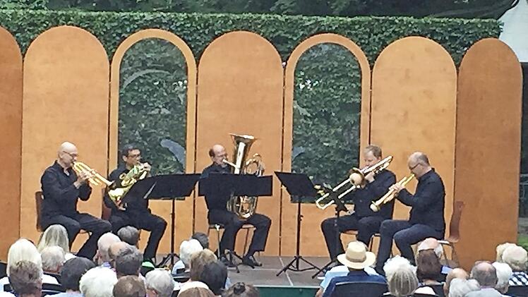 Die Mitglieder der Bamberger Symphoniker spielten ein reichhaltiges Repertoire.  Foto: Eduard Nöth