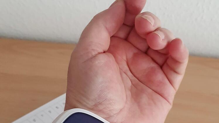 Einfach zu handhaben sind die Blutdruckmessgeräte für das Handgelenk.  Foto: Carmen Schwind