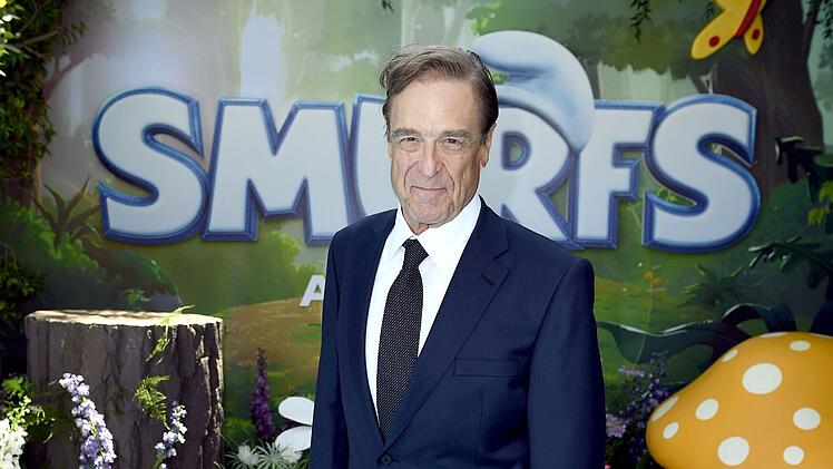 So schlank wie bei der Premiere seines neuen Films "Die Schlümpfe - Der große Kinofilm" hat man den Charakterdarsteller jedoch noch nie gesehen.