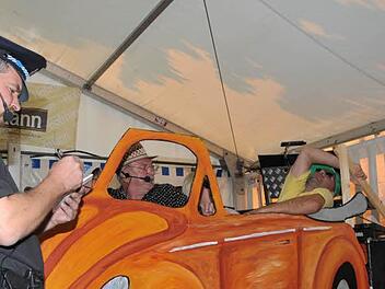 Die Fahrt in den Urlaub war die zweite Aufführung der Niederlindacher Theatergruppe. Sie hatten die Lacher auf ihrer Seite. Foto: Roland Meister