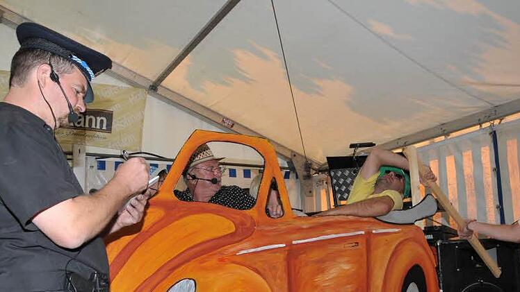 Die Fahrt in den Urlaub war die zweite Aufführung der Niederlindacher Theatergruppe. Sie hatten die Lacher auf ihrer Seite. Foto: Roland Meister