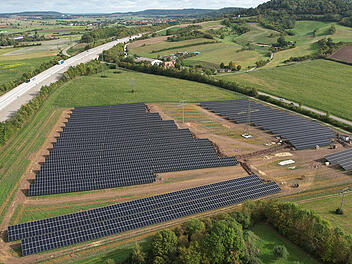 Neusitz: Neuer Solarpark bei A7 offiziell eröffnet - für 930 Vier-Personen-Haushalte