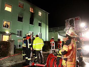 In einem Mehrfamilienhaus in Forchheim ist am frühen Samstagabend ein Feuer ausgebrochen. Fotos: News 5/Herse