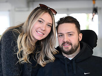 Rosenheim: Eishockeyspieler Mike Glemser nach Unfall gelähmt Rosenheim: Eishockeyspieler Mike Glemser nach Unfall gelähmt