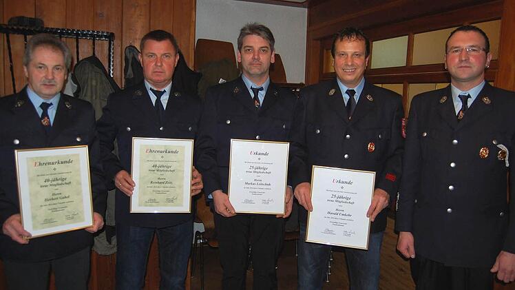 (v.l.): Herbert Gabel, Reinhold Zeitz, Markus Leitschuh und Harald Umkehr wurden von Torsten Büchnergeehrt. Fotos: G. Straub