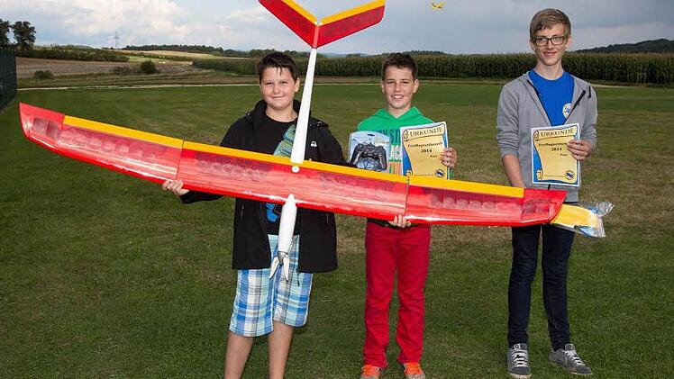 Die Sieger beim Freiflugwettbewerb: Markus Fuß, Marcel Gäbelein und Tobias Horn (von links). Foto: Klaus Gagel