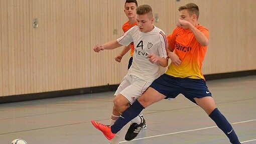 B-Junioren: SC Adelsdorf (in orange) gegen FSV Erlangen-Bruck - 0:3