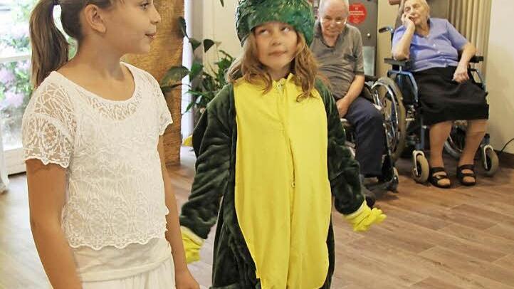 Tabaluga trifft auf seiner Reise zur Vernunft den Mond. Foto: Sonny Adam