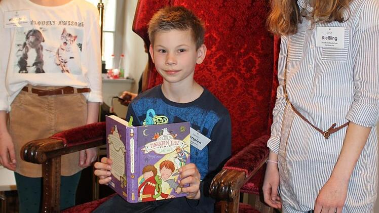 Die besten drei Vorleser aus den oberfränkischen Realschulen. Foto: Michael Memmel