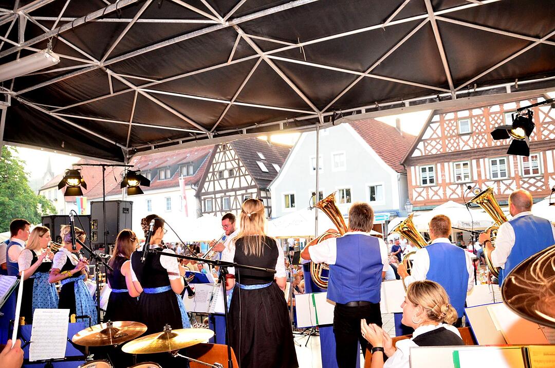 Auf dem Marktplatz Ebermannstadt wird gefeiert!
