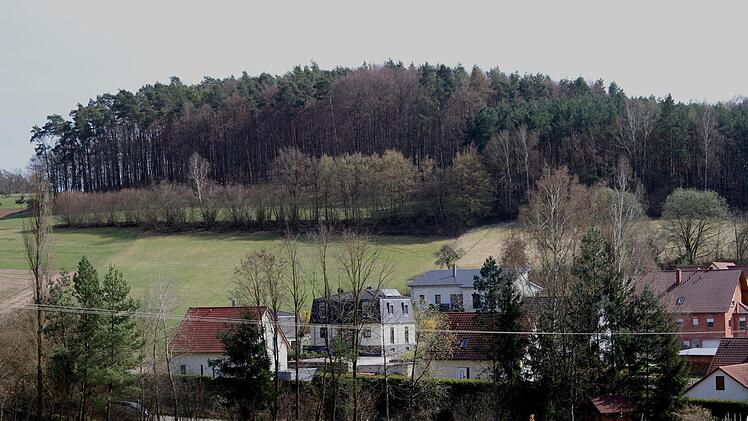 Im idyllischen Schönbrunn würden gern junge Einheimische bauen. Aber Bauplätze zu kaufen gestaltet sich für die Gemeinde fast unmöglich.
