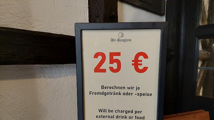 Alt-Ringlein Restaurant: Der Aushang soll Leute ermahnen, keine mitgebrachten Getränken und Speisen in die Gaststätte zu bringen
