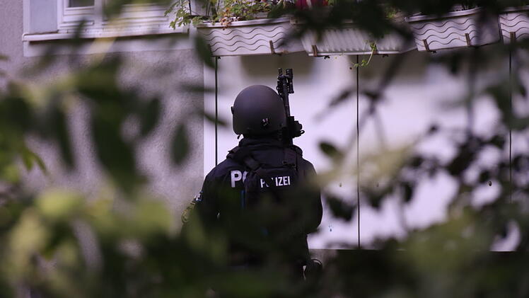 SEK-Einsatz nach Knallger&auml;uschen: Mann verschanzt sich in Wohnung