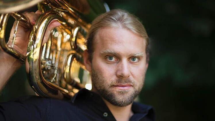 Andreas Martin Hofmair ist der Solist in Jörg Dudas 1. Konzert für Tuba und Orchester. Foto: PR