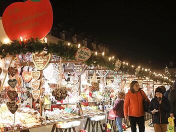 Der Weihnachtsmarkt am Maxplatz ist ein Besuchermagnet - von Montag bis Sonntag.  Foto: Barbara Herbst