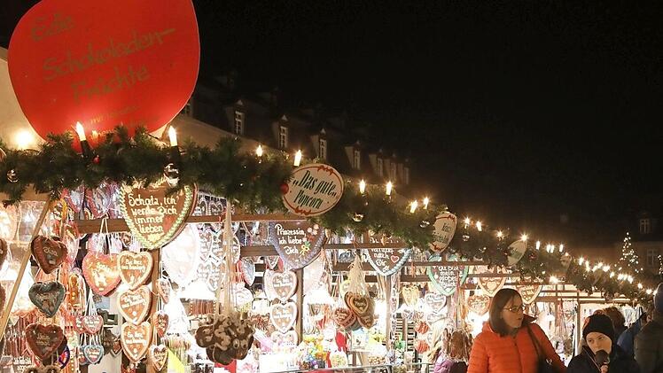 Der Weihnachtsmarkt am Maxplatz ist ein Besuchermagnet - von Montag bis Sonntag.  Foto: Barbara Herbst