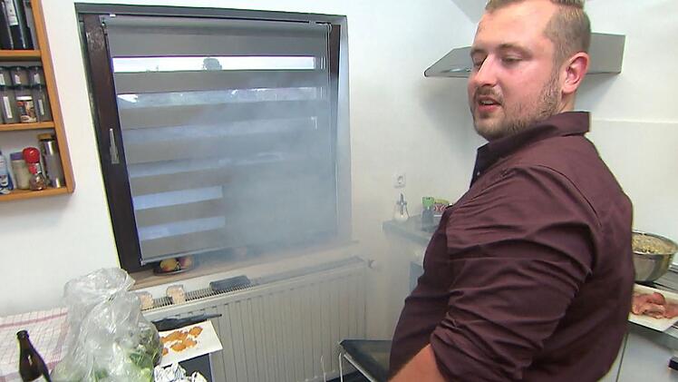 "Das ist nur das Blech mit der Butter": Bei Feuerwehrmann Florian raucht's gewaltig.