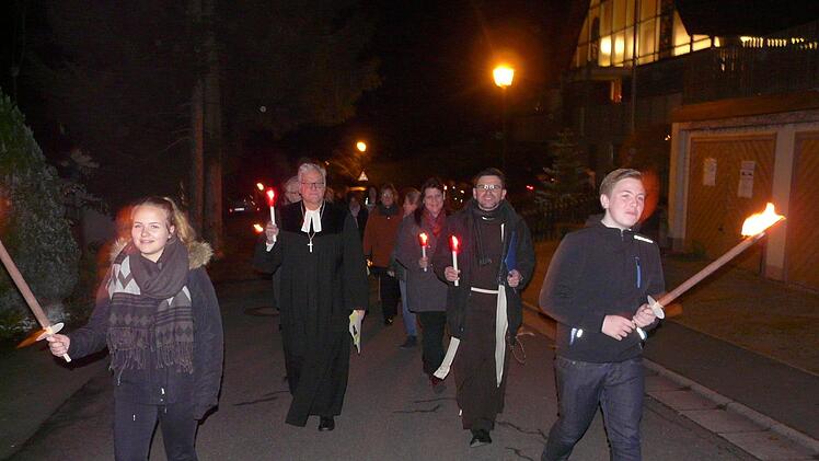 Lichterzug über den Oberen Markt zur Laurentiuskirche Foto: Paul Pöhlmann