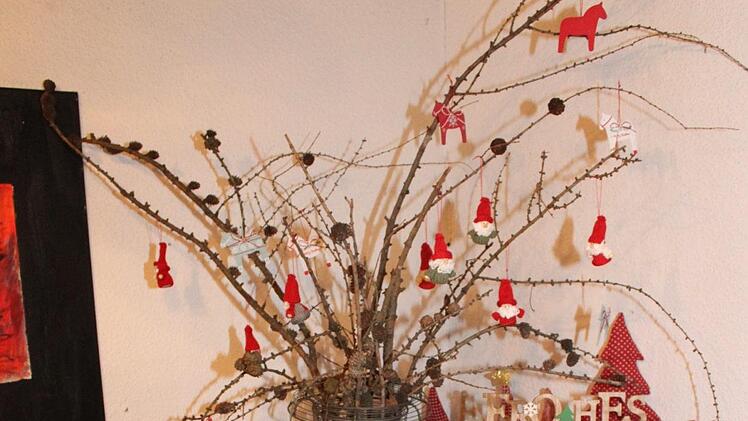 Weihnachtsdeko gibt es ebenfalls. Foto: Carmen Schwind