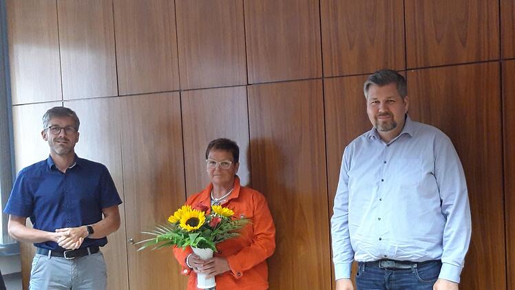 Bürgermeister Jochen Vogel (siehe vorheriges Bild) verabschiedete Margarete Breitenbach, ebenso Geschäftsleiter Michael Worschech und   Personalratsvorsitzender  Peter Karl.