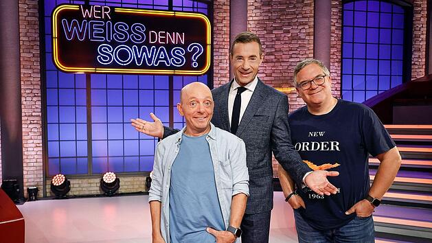"Wer weiß denn sowas?" mit Kai Pflaume (Mitte) und den beiden Teamkapitänen Bernhard Hoëcker (links) und Elton wird kurzfristig aus dem Programm genommen.