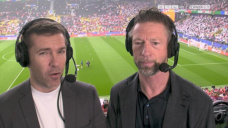 Seit 15 Jahren tourt Steffen Freund (rechts, hier mit Kommentator Marco Hagemann) als Experte durch die deutsche Sportlandschaft.