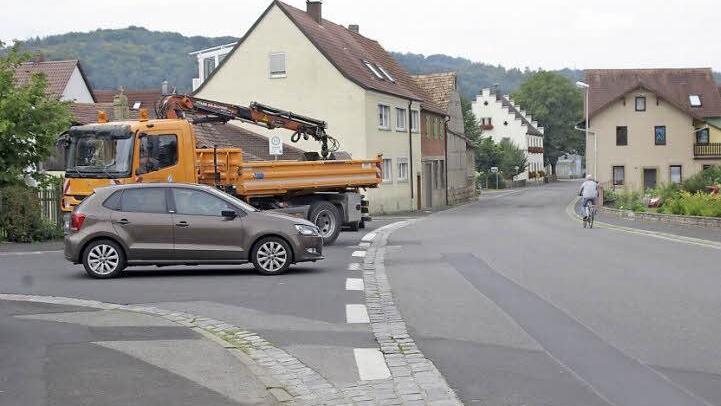 Die Kissinger Straße in Fuchsstadt erhält auf beiden Seiten einen Gehweg.  Foto: Winfried Ehling