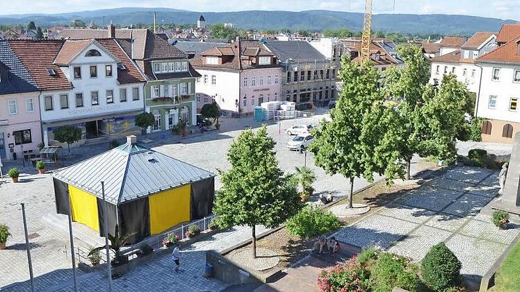 So soll der Neustadter Marktplatz einmal nicht mehr aussehen. Eine Planungsgemeinschaft wurde beauftragt, ihn neu zu gestalten. Foto: Rainer Lutz
