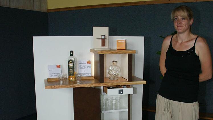 Jessica Klarmann aus Ebelsbach ist die einzige Frau unter den zwölf frischgebackenen Schreiner-Gesellen.