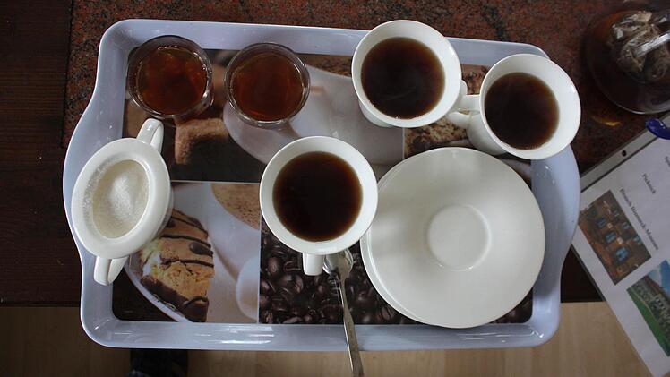 Nach dem Essen wird traditionell Schwarztee getrunken.  Foto: Robert Huger