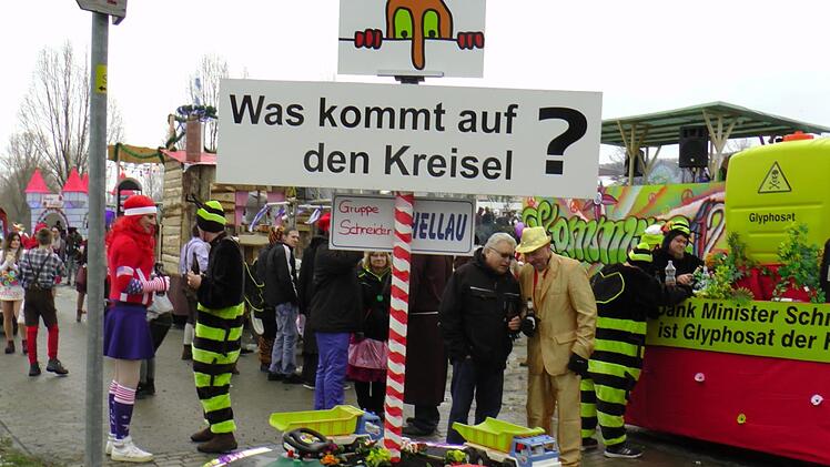 Die Gruppe Schneider fragte sich, was wohl auf den neuen Kreisel kommen wird.