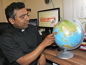 Pfarrer Cyriac Chittukalam sorgt sich um die Menschen in seiner südindischen Heimat in Kerala. Foto: Veronika Schadeck