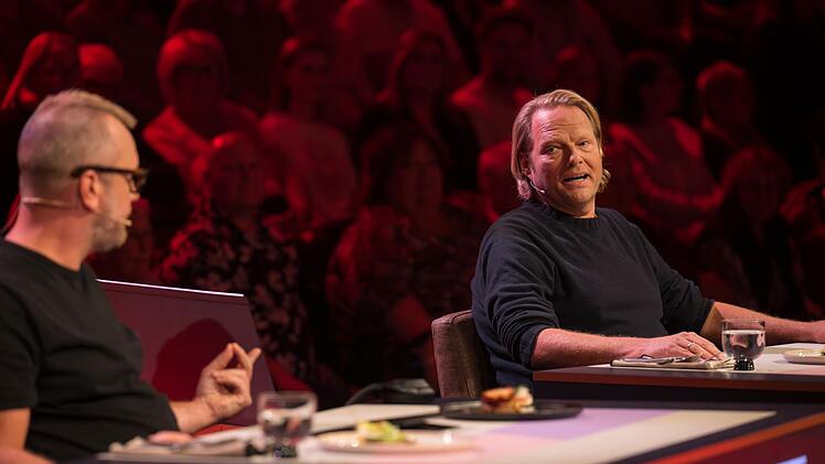 Björn Freitag (rechts) lobte Team Henssler überschwänglich: "Ihr habt euch echt übertroffen, das ist Zwei-Sterne-Menü."