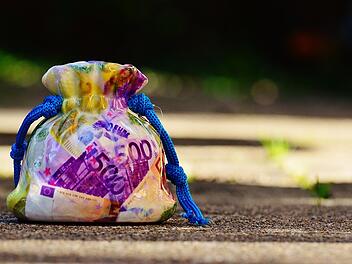 9,5 Billionen Euro: Deutsche sparen mehr denn je – doch die Kluft wächst. 9,5 Billionen Euro: Deutsche sparen mehr denn je – doch die Kluft wächst.