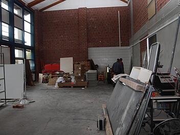 In der Bauhalle des Berufsschulzentrums soll unter anderem die Essensausgabe eingerichtet werden. Foto: Richard Sänger