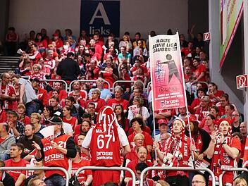 Sind die Bamberger Fans zu verwöhnt? Mäzen Michael Stoschek wirft ihnen das jedenfalls vor. Foto: Daniel Löb