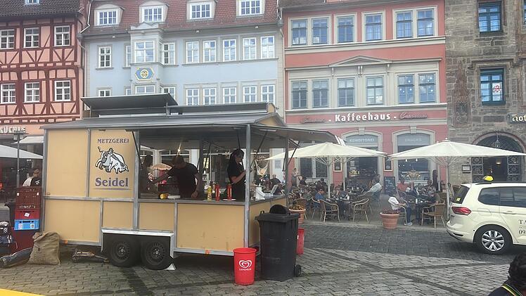 Coburg: Fremde Bratwürste führen zu Riesen-Ärger - Budenbetreiberin "aus allen Wolken gefallen"