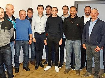 Das neu gewählte Vorstandsteam: Jürgen Widenka, Kevin Frey, Jürgen Scheller, Wilfried Kraus, Uwe Ehrsam, Michael Stettner, Jonas Becker, Sebastian Stettner, Julian Fleischmann, Daniel Richter, Thomas Gruber, Olaf Kunkel, Carlo Scheidt und Bürgerme...