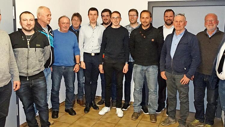 Das neu gewählte Vorstandsteam: Jürgen Widenka, Kevin Frey, Jürgen Scheller, Wilfried Kraus, Uwe Ehrsam, Michael Stettner, Jonas Becker, Sebastian Stettner, Julian Fleischmann, Daniel Richter, Thomas Gruber, Olaf Kunkel, Carlo Scheidt und Bürgerme...