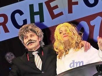 Alexander und Carina Jakob führten durch das Programm und traten dabei auch als Wolfgang Förtsch und Susanne Grebner auf.