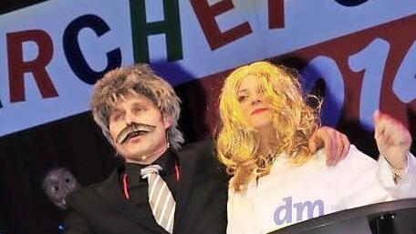 Alexander und Carina Jakob führten durch das Programm und traten dabei auch als Wolfgang Förtsch und Susanne Grebner auf.