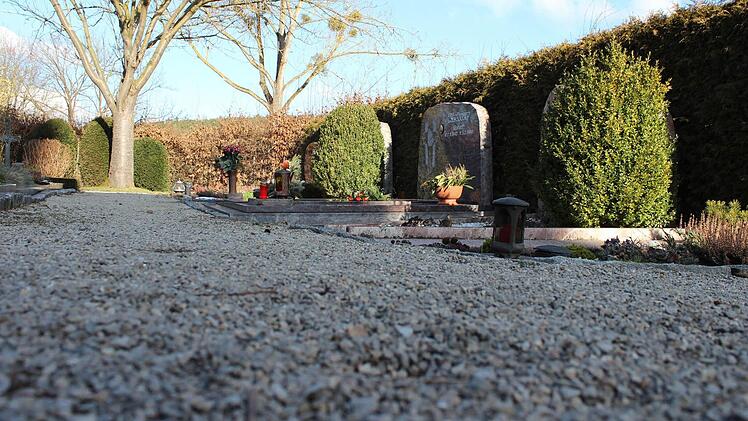 Der Benutzungszwang für Friedhöfe macht in Bayern das Ausstreuen von Asche in privaten Gärten unmöglich.  Foto: privat