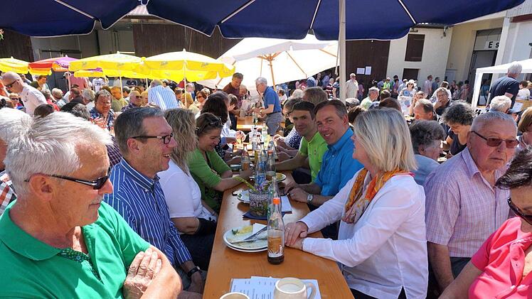 Auch Bundes-, Landes- und Kreispolitiker wissen das königliche Gemüse zu schätzen.Richard Sänger