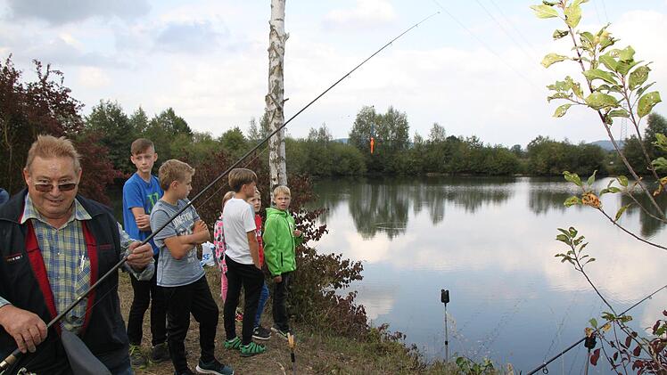 Die Gruppe angelte am Vierecksee.Foto: Stefanie Gleixner