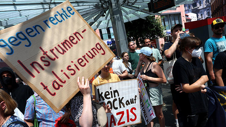 Würzburg: Angekündigte AfD-Kundgebung mit Björn Höcke scheitert an massiver Gegen-Demo